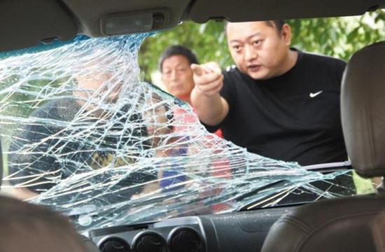 湖南一副局长车祸现场连救3人后猝死(图)