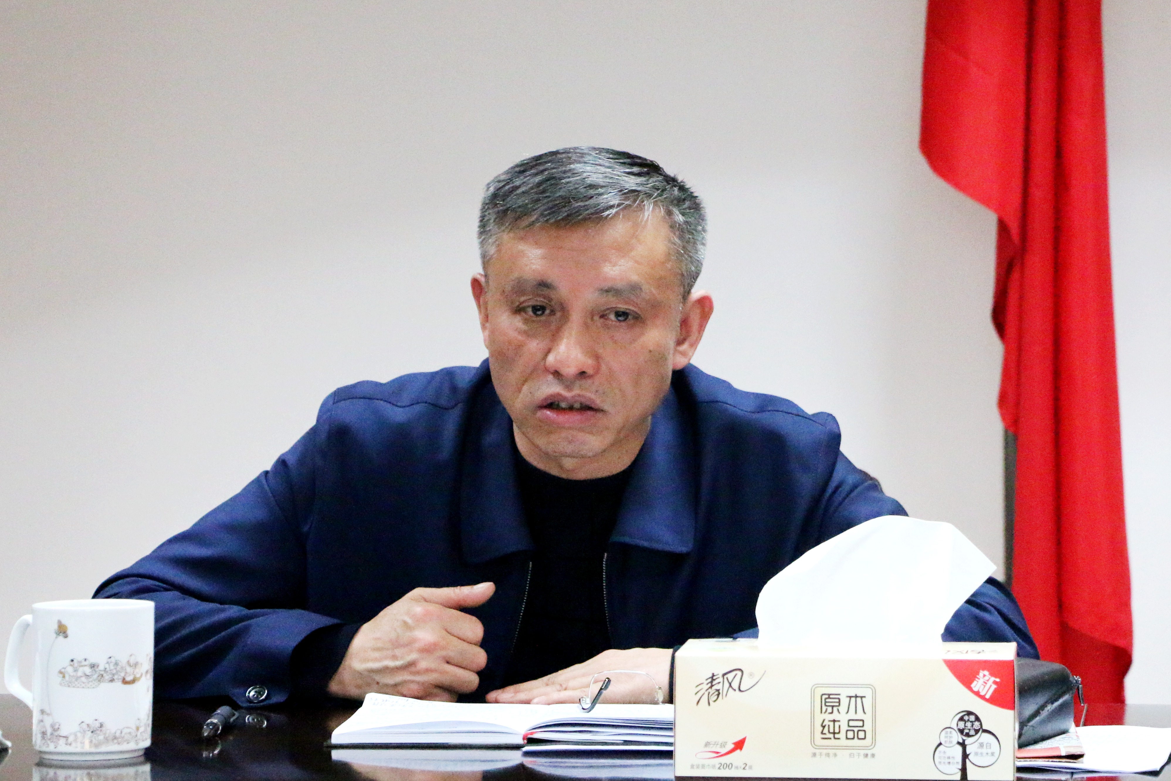 图1省局党组书记、局长龙岳辉主持党组会并讲话_副本.jpg