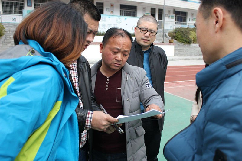 我会与淳安县王阜乡中心小学贫困学生助学结对仪式